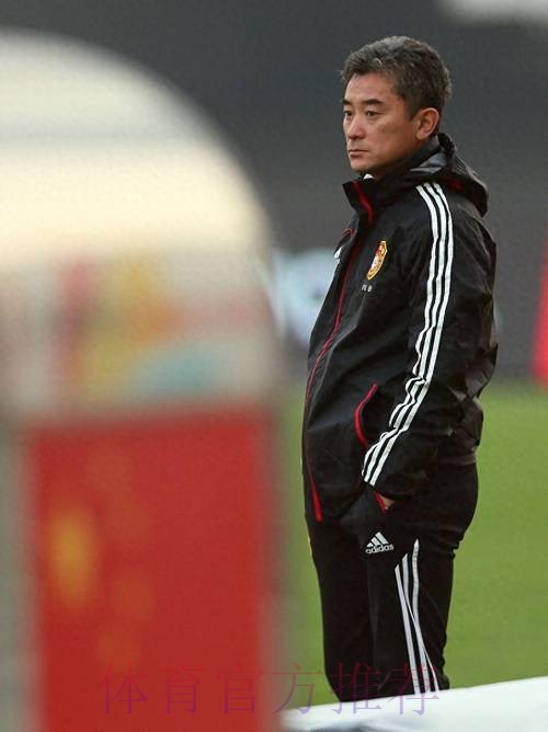 傅博带领国足进行首训 即将兵发韩国东亚杯赛 傅博带领国足进行首训 即将兵发韩国东亚杯赛